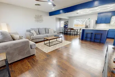 Image de 12 Minutes from Crossbar and Turner Falls, Sleeps up to 10, Fast Wi-Fi