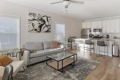 Image de Landing at The Cottages at Oak Grove Dairy - 2. . .