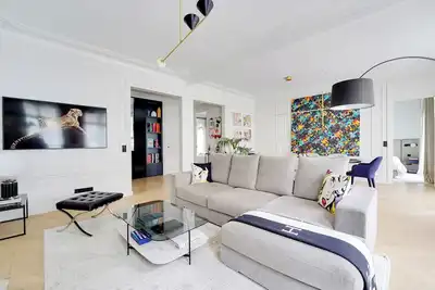 Image de Design flat between Champs Elysées & Eiffel Tower
