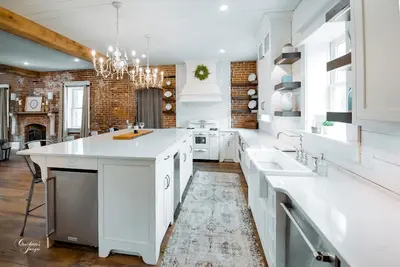 Image de Beautifully Renovated Farmhouse in Jackson, Mo