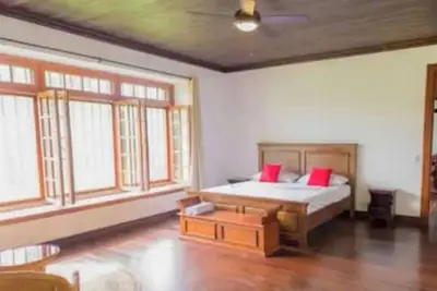 Image de Family Estate for the Perfect Vacation