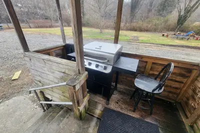 Image de The Lodge 1st Floor 1-bedroom/Kitchen apartment with Ac and WiFi in Kimball