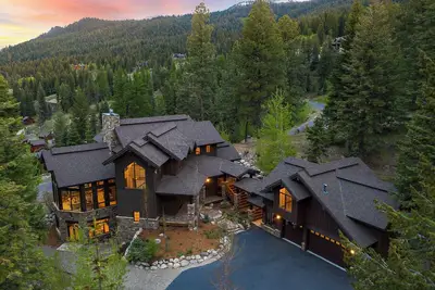 Image de Tamarack Resort ski-in/ski-out custom estate with beautiful mountain views
