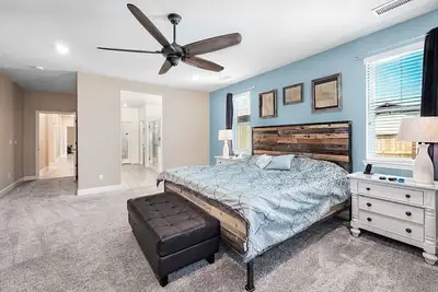 Image de Gorgeous Hillside 4 Bedroom Home