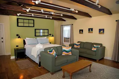 Image de The Carriage House Suite at the Champlin House