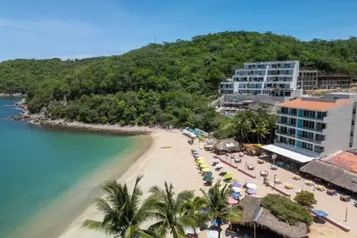 Image de Cozy 1 bedroom condo right on the beach in Santa Cruz - walk to everything!