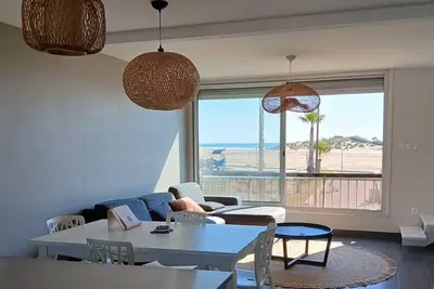 Image de Duplex 6 personnes pleine vue mer Parking Wifi à 10m de la plage