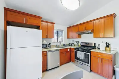 Image de Private 2-Bedroom Retreat with Separate Entrance