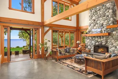 Image de Bainbridge Is waterfront lodge w private beach access and extensive amenities