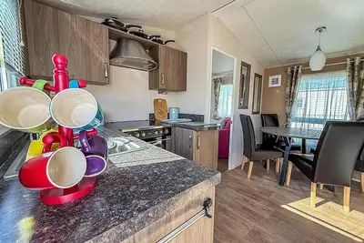 Image de Homely caravan with decking at Manor Park, Hunstanton ref 23036c