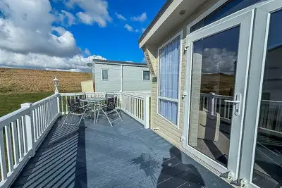 Image de Stunning 6 berth caravan with decking at Naze Marine Holiday Park ref 17365br