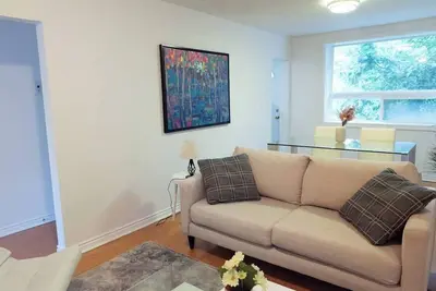 Image de Downtown 2 Bdrm Bungalow In Unbeatable Location