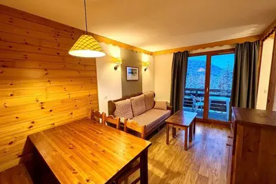 Image de Centre station, 2ème étage, remise en forme, piscine, sauna, balcon, télévision, casier à ski, 35m²
