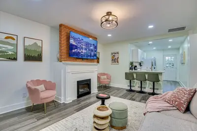 Image de Stylish Apt: 1mile To Masters/2mi Medical Center