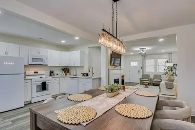 Image de Organic Modern Apt: 1mi to Masters with Pool Table