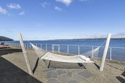 Image de Private Beachfront I Hot Tub I Whale Watch I King Bed I Dogs Ok