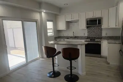 Image de Charming 2-bedroom +loft  2, 5 Ba Th with WiFi, Center of Tucson-Gated &Garage