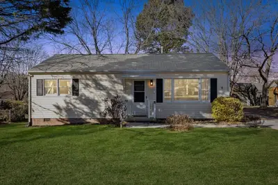 Image de Trendy Getaway | Near Elon Uni