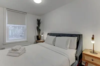 Image de Artful 3br in the heart of Downtown Montreal