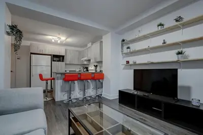 Image de Cozy and Spacious Condo Downtown