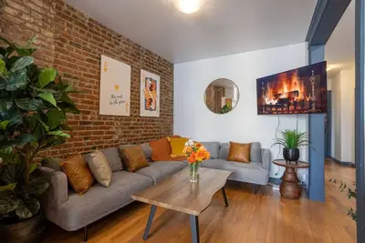 Prime Location | Charming 4br in Downtown Mtl