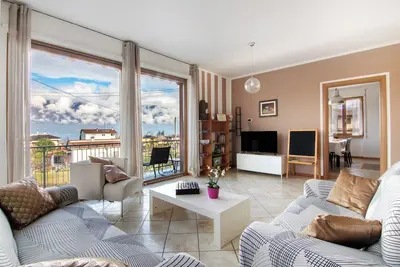 Image de Appartement de vacances \"Lac de Côme\" avec vue sur le lac, terrasse privée et Wi-Fi