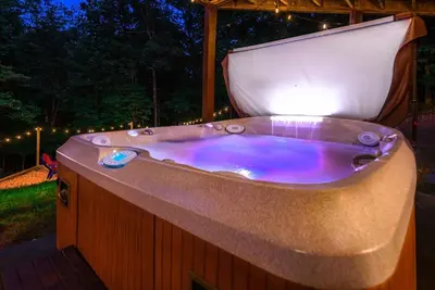 Image de ~EverGreen Family Retreat~Slp20*HotTub*Pets*Arcade