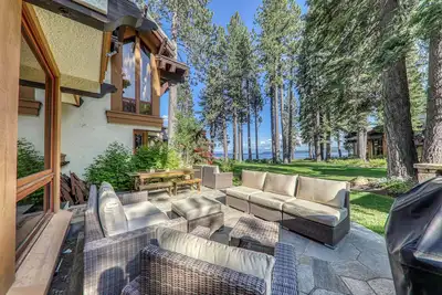 Image de Fleur Du Lac 5 by Tahoe Getaways, Lakefront Monthly Rental, Steps to the Lake w/ Hoa Amenities!