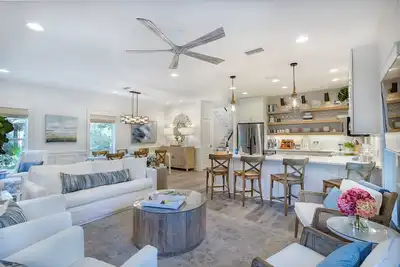 Image de Luxury 4br/4. 5ba + Golf Cart & Outdoor Shower