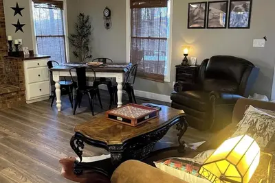 Image de Charming 3-bedroom cabin that’s family friendly with WiFi in Dahlonega