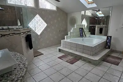 Image de Opie's Eclectic Oasis on Oneida