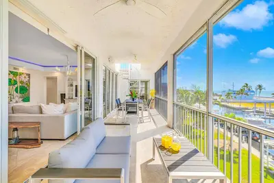 Image de Ocean View Duplex Penthouse | Retreat amenities: tennis court, heated Pool | Vista Key One