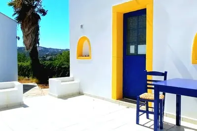 Image de Charming cottage in peacefull Lakki(Ac, Wifi), \n5min drive from the beach\n