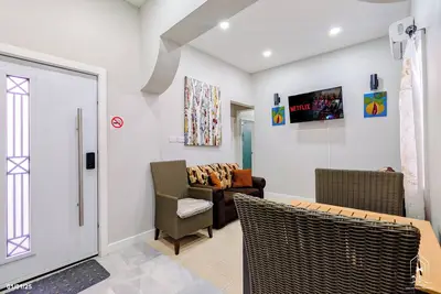 Image de Boutique Hidden Gem | Downtown Prime Location