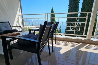 Image de Appartement de deux chambres avec la terrasse et la vue sur le mer Icici, Opatija (A-23801-a)