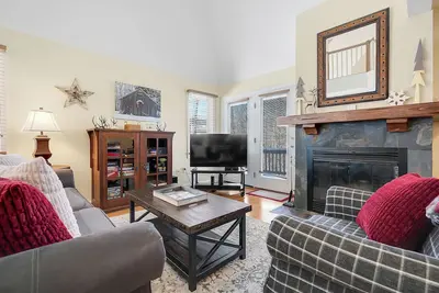 Image de Locke Mountain F-4 Ski-in/Ski-Out Townhouse