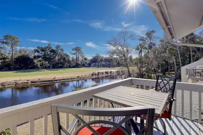 Image de MyStay at 10 Townhouse Manor – Lagoon Views & Shipyard Luxury!