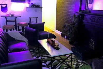 Image de Cozy 2 Bedroom in Charles Village: Midnight Manor