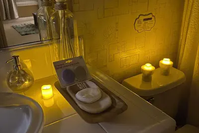 Image de Charming 2-bedroom or 2 single suites, Coffee, Teas & WiFi in Auburn.