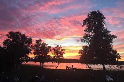 Image de Spacious 4-Bedroom Waterfront Home with Private Dock – Perfect for Families!