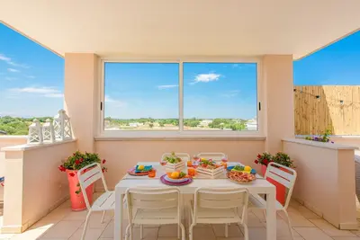 Image de Agréable appartement pour 7 personnes avec Wifi, climatisation, Tv et patio, près de Ostuni