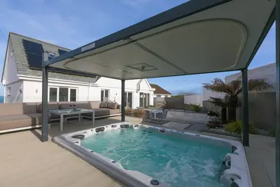 Image de Solstice - Sea View - Hot Tub -Fire Pit-Balcony-Ev