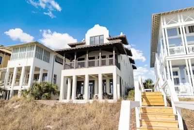 Image de Discover 'The Crest', Your Carillon Beach Retreat + Amenities
