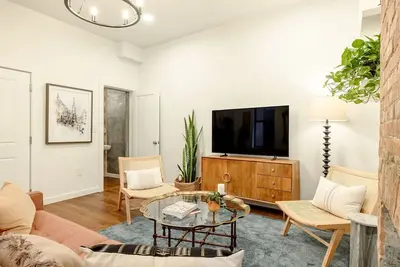 Image de Walk to All | Washington Park | Gorgeous 2br Condo