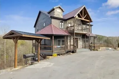 Image de Ultimate Entertaining Cabin - Indoor Pool - Theater Room - King Beds - Hot Tub