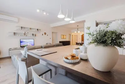 Image de 🌴 Relax in Mellieħa! A cozy family apartment with sea views, terrace & all the comforts for a perfect island stay. ☀️🌊