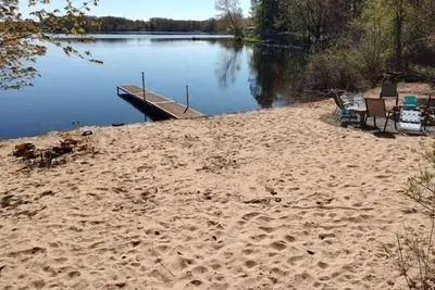 Peaceful, Private Lakeside Home. Sleep 16!