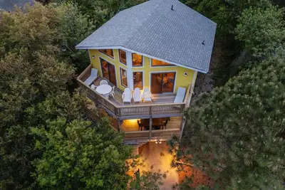Image de Os758- 4 Bedrooms, Saltwater Pool & Hot Tub and 2 Spacious living areas