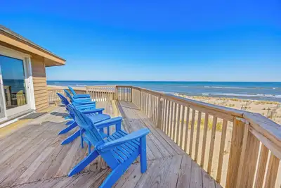 Image de Oceanfront Home in Avon with Hot Tub, Grill, Smart TVs. Pure Beachfront Bliss!