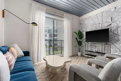 Image de Lodgeur | Modern & vibrant 2br | Midtown